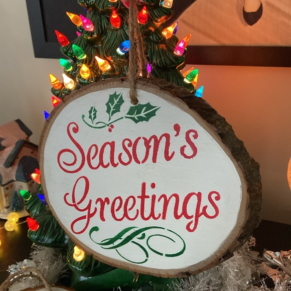 Season’s greetings, handmade wooden sign/plaque - Picture 5 of 9